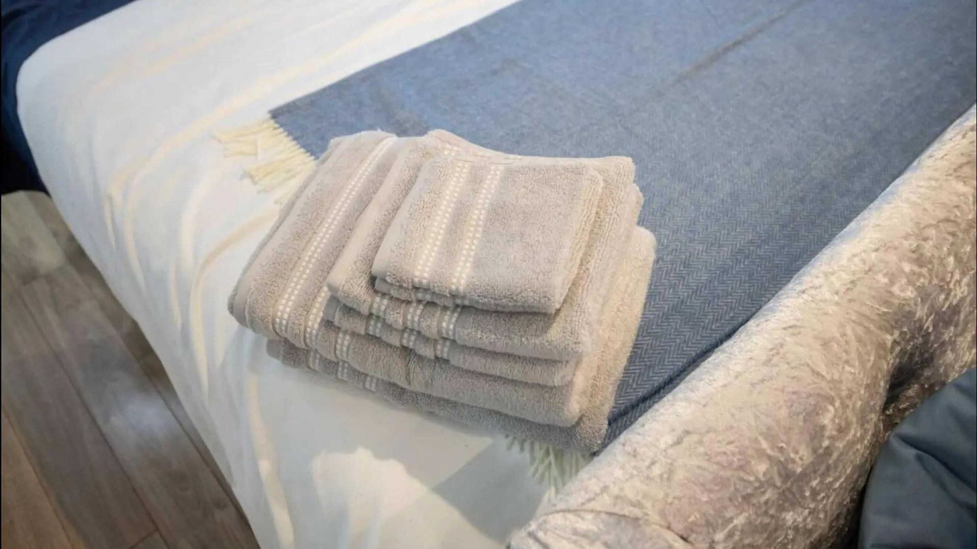 Casa Hotel Stylish Suite With Patio In Leslieville Toronto