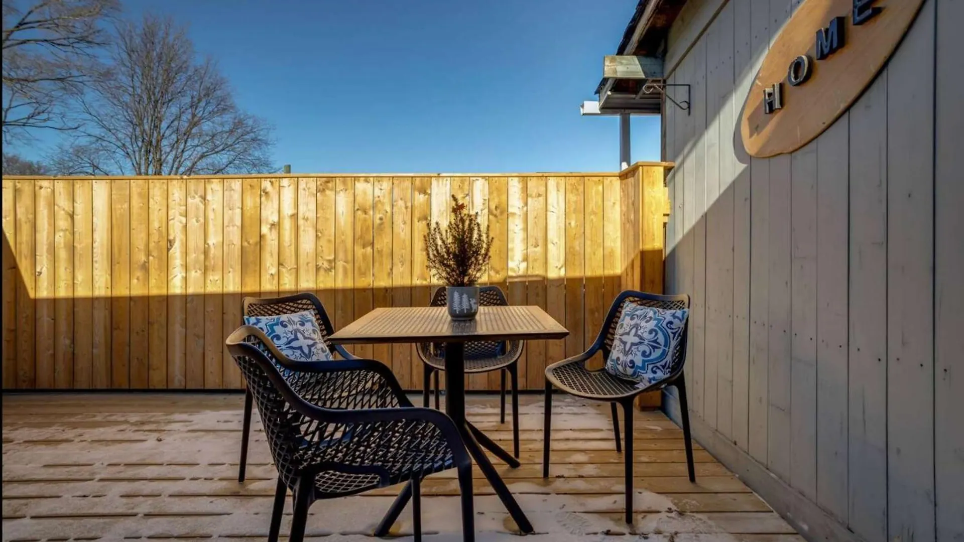 Casa Hotel Stylish Suite With Patio In Leslieville Toronto Canada