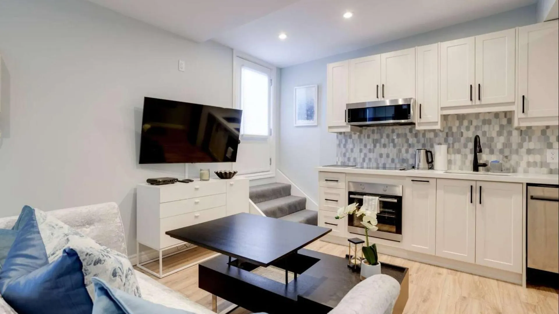 Casa Hotel Stylish Suite With Patio In Leslieville location