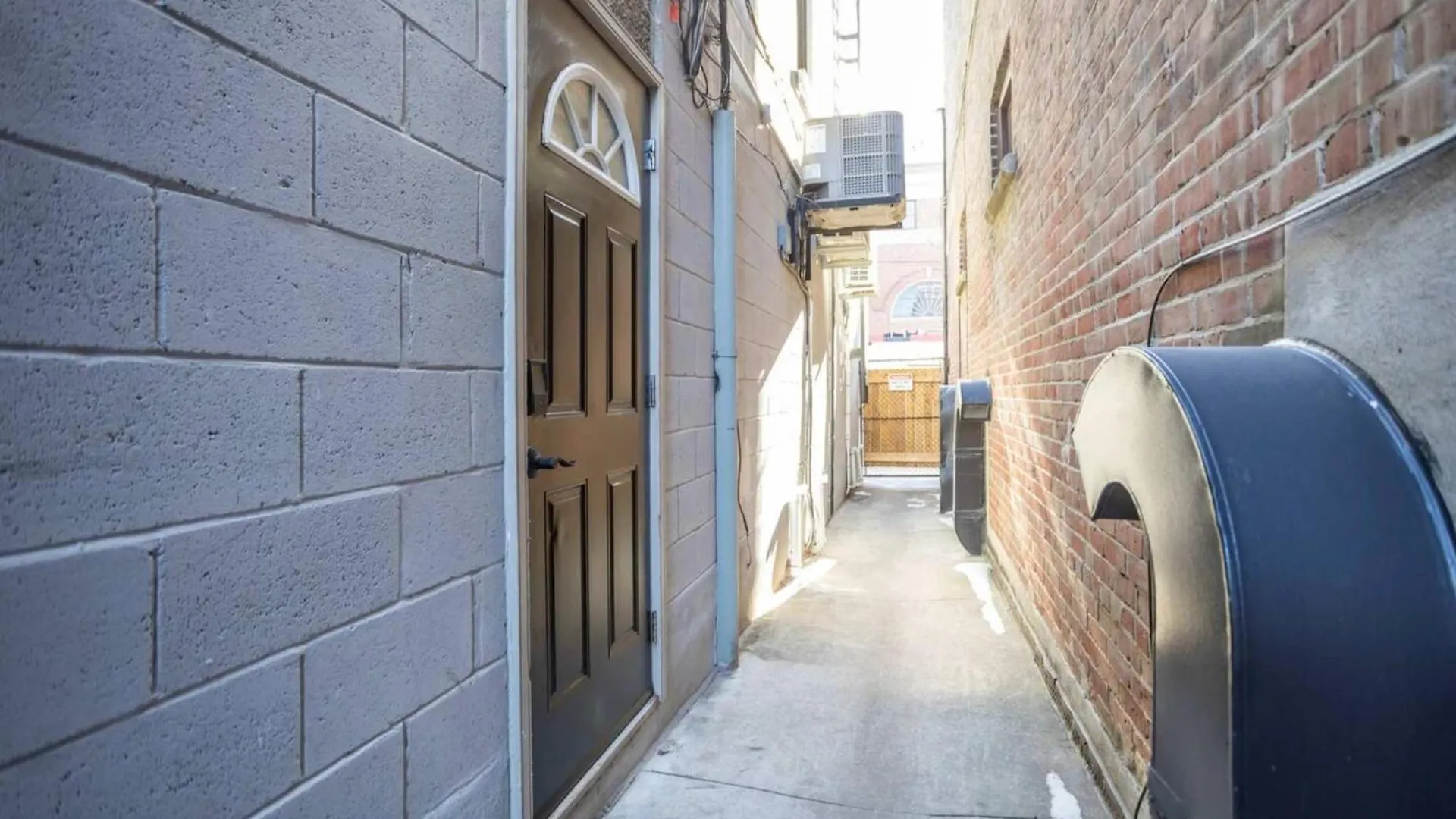 Casa Hotel Stylish Suite With Patio In Leslieville Toronto